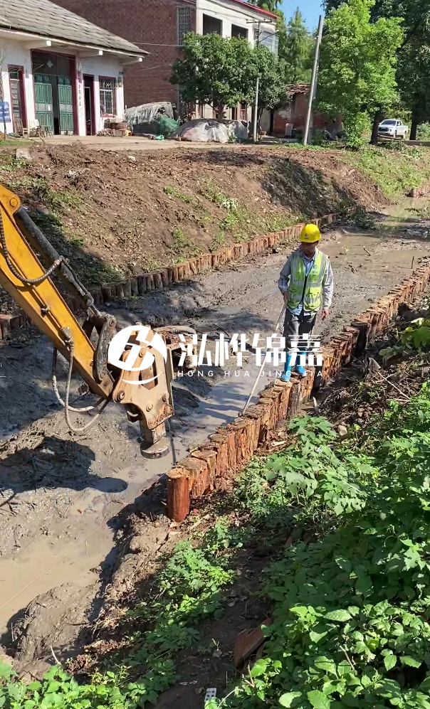 寧德河道清淤專業(yè)施工-挖掘機(jī)清理河底淤泥的深度如何控制？