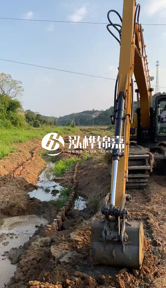 青島河道清淤專業(yè)施工-水挖機(jī)清淤適合哪些河道狀況？