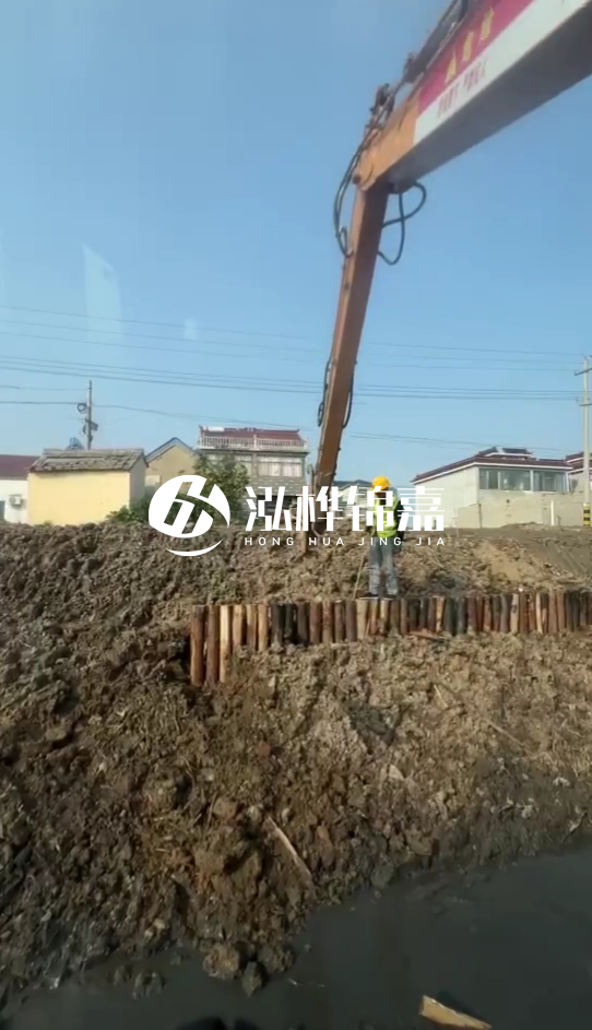 南陽挖機打木樁專業(yè)施工-打防汛木樁時選用多粗的木樁為宜？